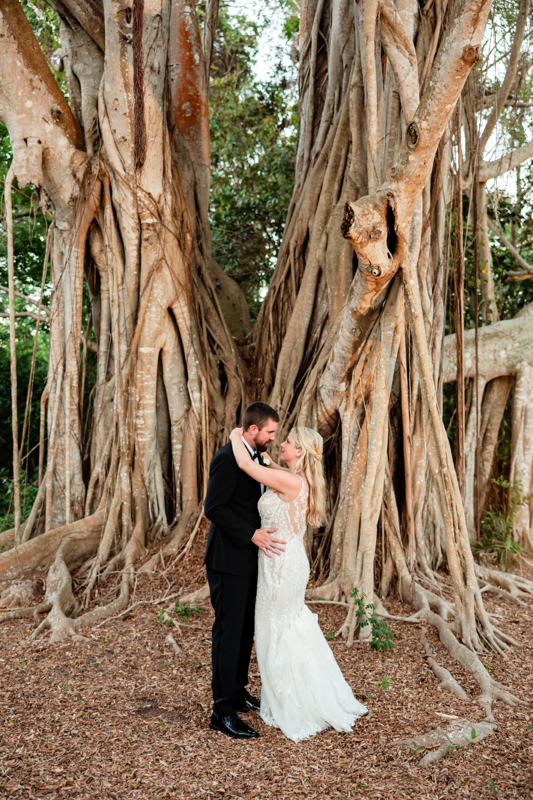 Bethany & Christopher at Powel Crosley Estate — photograph 37