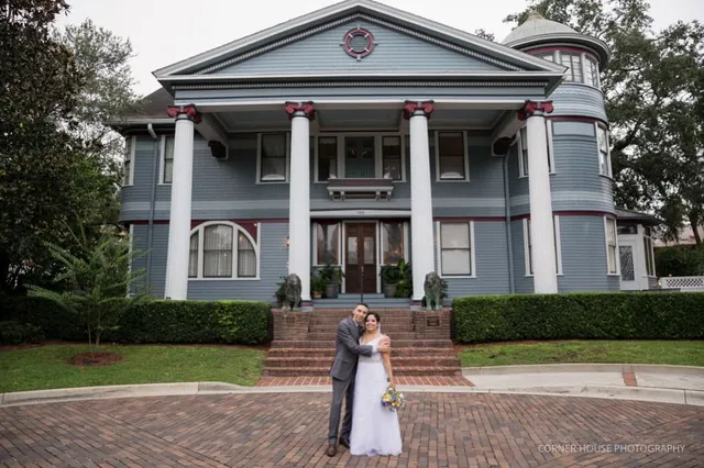 Veronica & Stephen’s Courtyard at Lake Lucerne Wedding